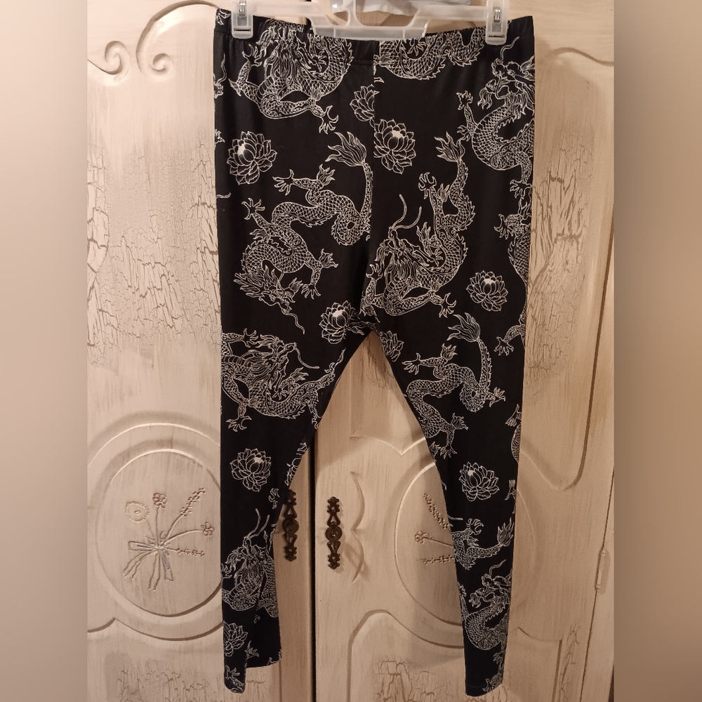 Dragon Print Leggings